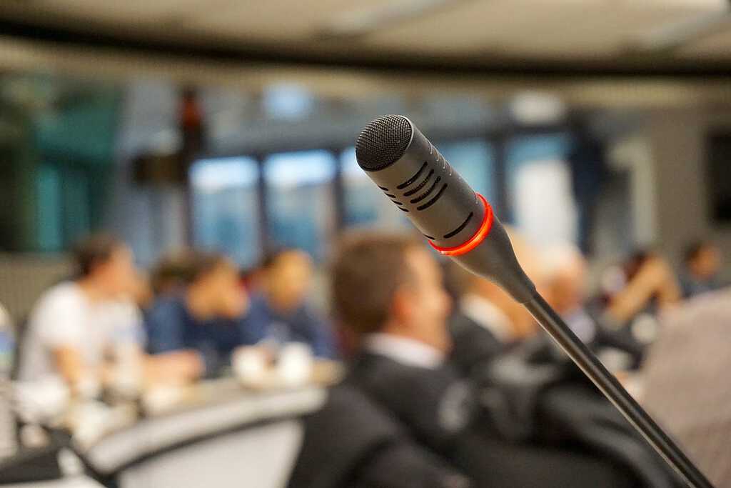 Cover image of “HOW TO CRAFT A COMPELLING SPEECH: A STEP-BY-STEP GUIDE (The Introduction & Step One)”